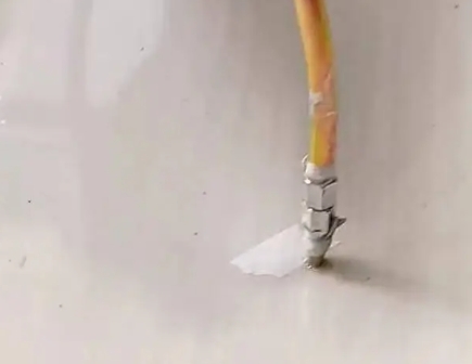 弓长岭瓷砖空鼓维修公司专业解答在瓷砖铺贴过程中，如果使用的砂料过粗（如全部使用了粗砂），可能会导致以下问题