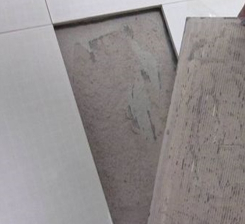 弓长岭瓷砖空鼓维修公司分享瓷砖铺贴时如果打浆（即涂抹在瓷砖背面和基层上的砂浆或瓷砖胶）过少，会带来以下问题